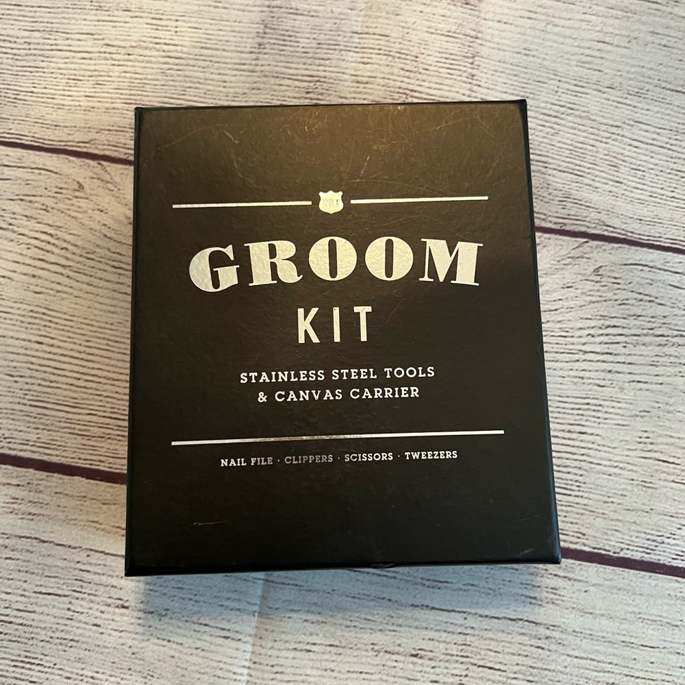 NWOT IZOLA Men's Groom Kit